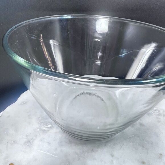 Vintage Clear Art Glass Bowl Fruit Salad Serving Minimalist MCM Grannycore - Picture 1 of 5